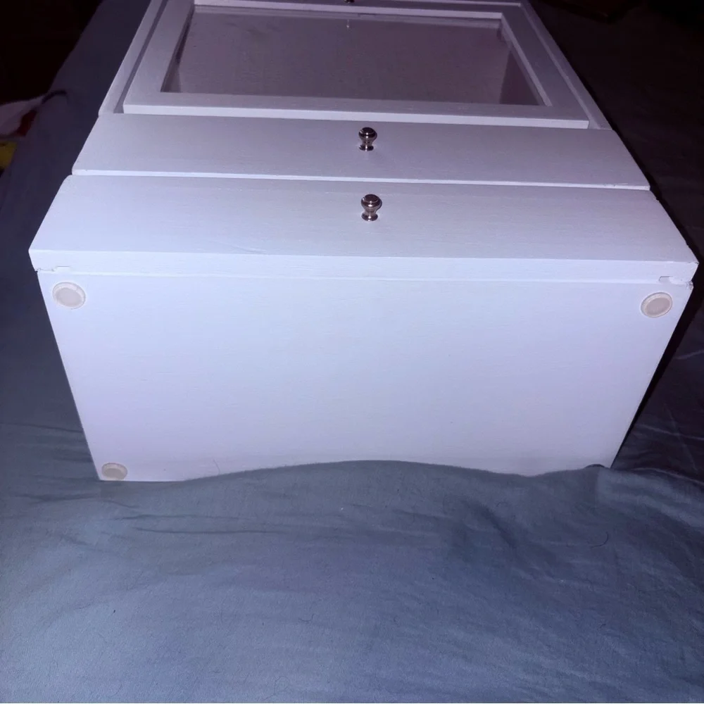 White and Tan Jewelry Organizer